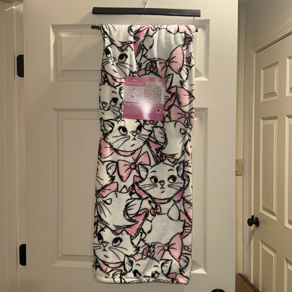Disney Aristocats Marie Pink
Bows Faces Soft Throw Blanket 50" X 70" NEW
